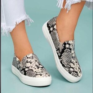 Steve madden Gill snakeskin slip on shoes euc sz 6.5m